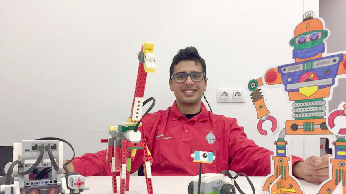 “Els nens aprenen millor jugant que no pas asseguts”