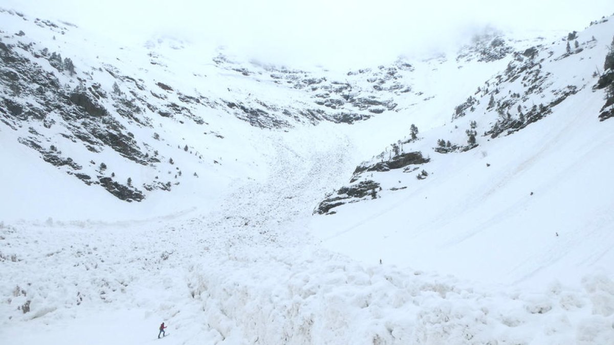 Una allau soterra el refugi del Pla de l'Estany
