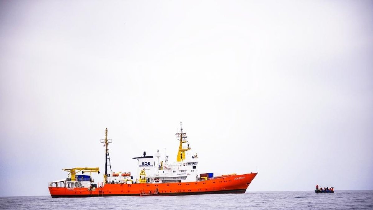 Sánchez ordena acollir el vaixell 'Aquarius' davant la negativa d'Itàlia