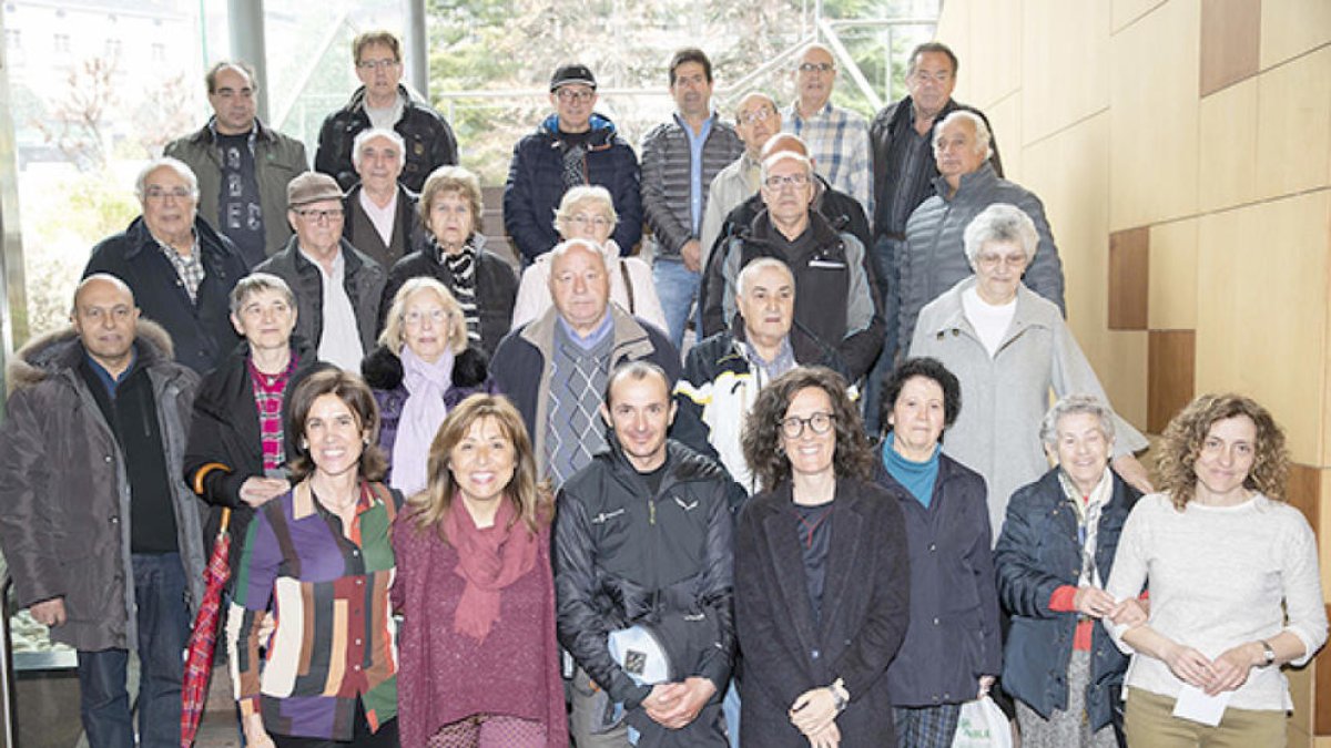 Una trentena de padrins reben els horts socials