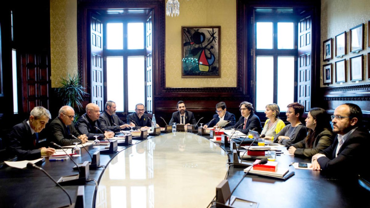 El Parlament es querella contra Llarena tot i els dubtes dels lletrats