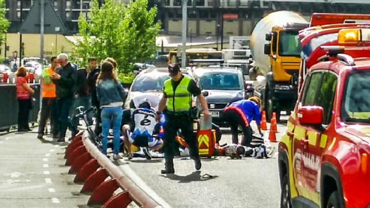 Un motorista en estat crític per un accident a la capital