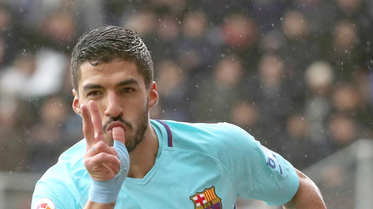 El Barça supera l'Eibar en un duel disputat