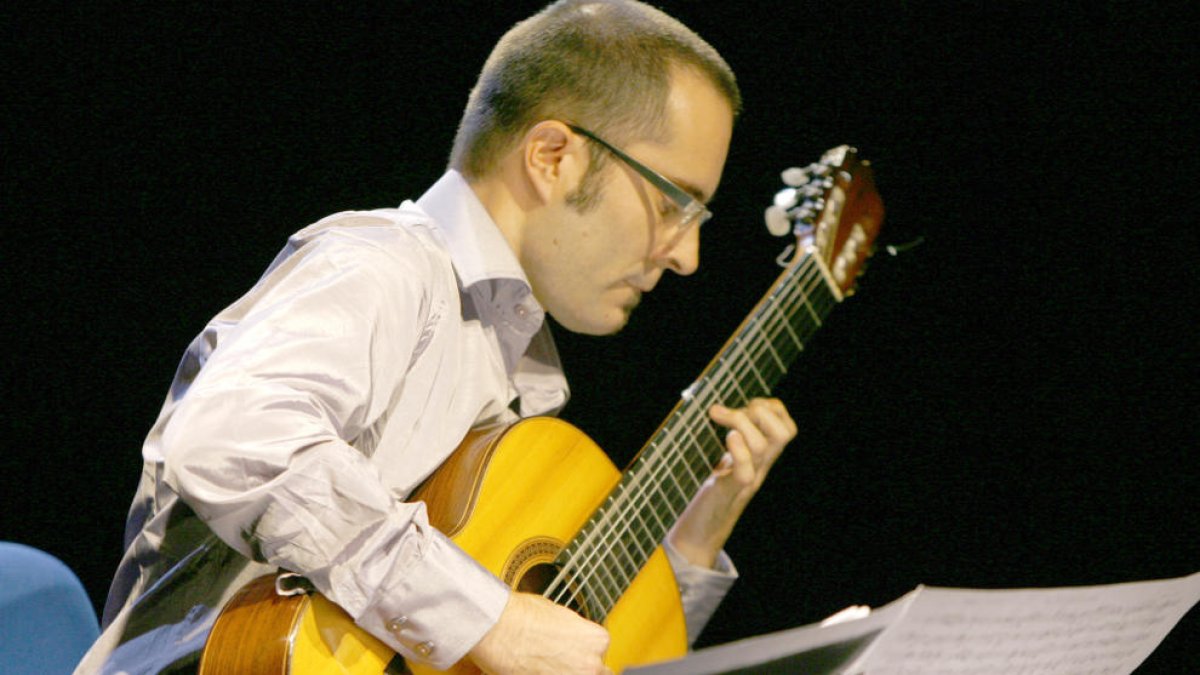 David Sanz, en un recital d'obres d'autors del país