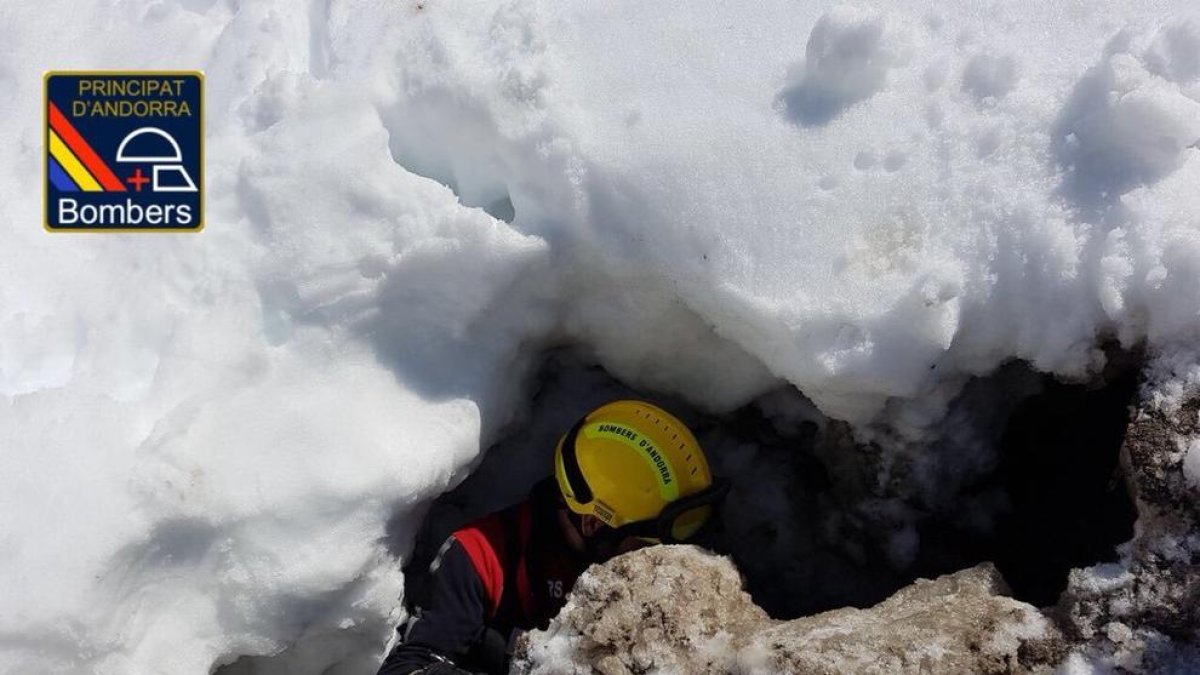 Els bombers rescaten un home de cinquanta-quatre anys a Sant Vicenç d'Enclar