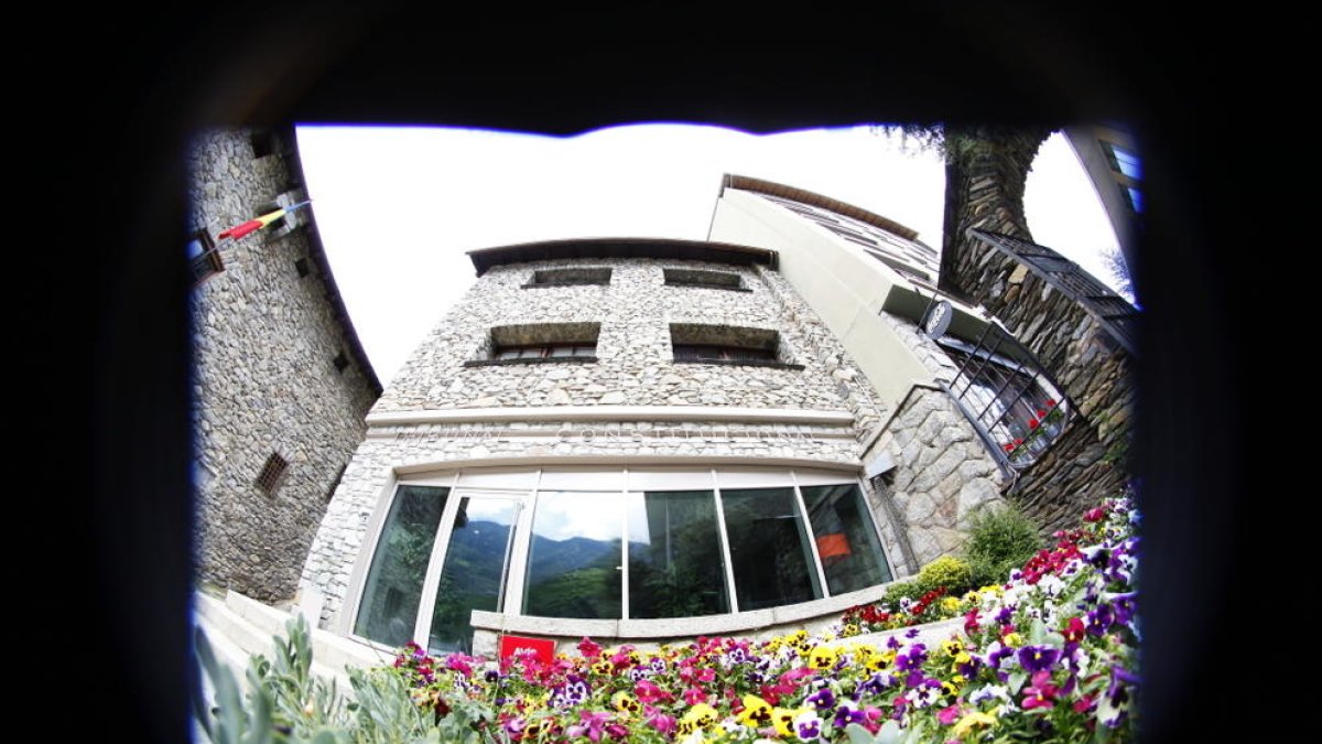 Aval a l'expulsió d'una resident per conducta delictiva