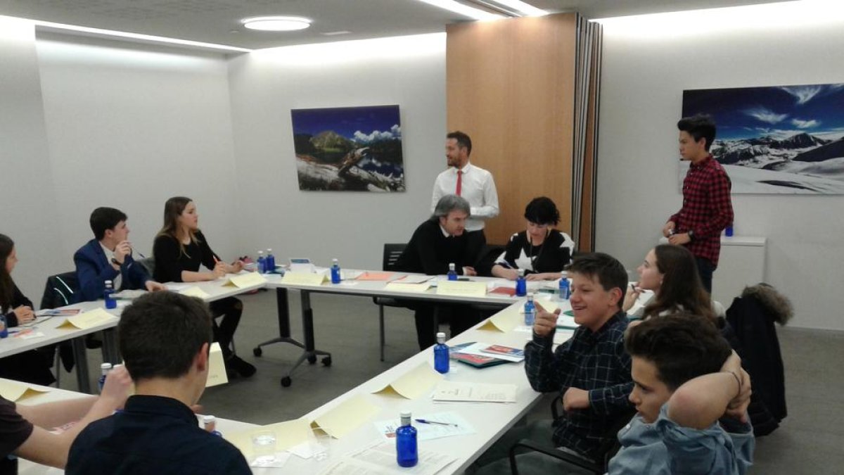 El Consell de Joves debat sobre la doble nacionalitat