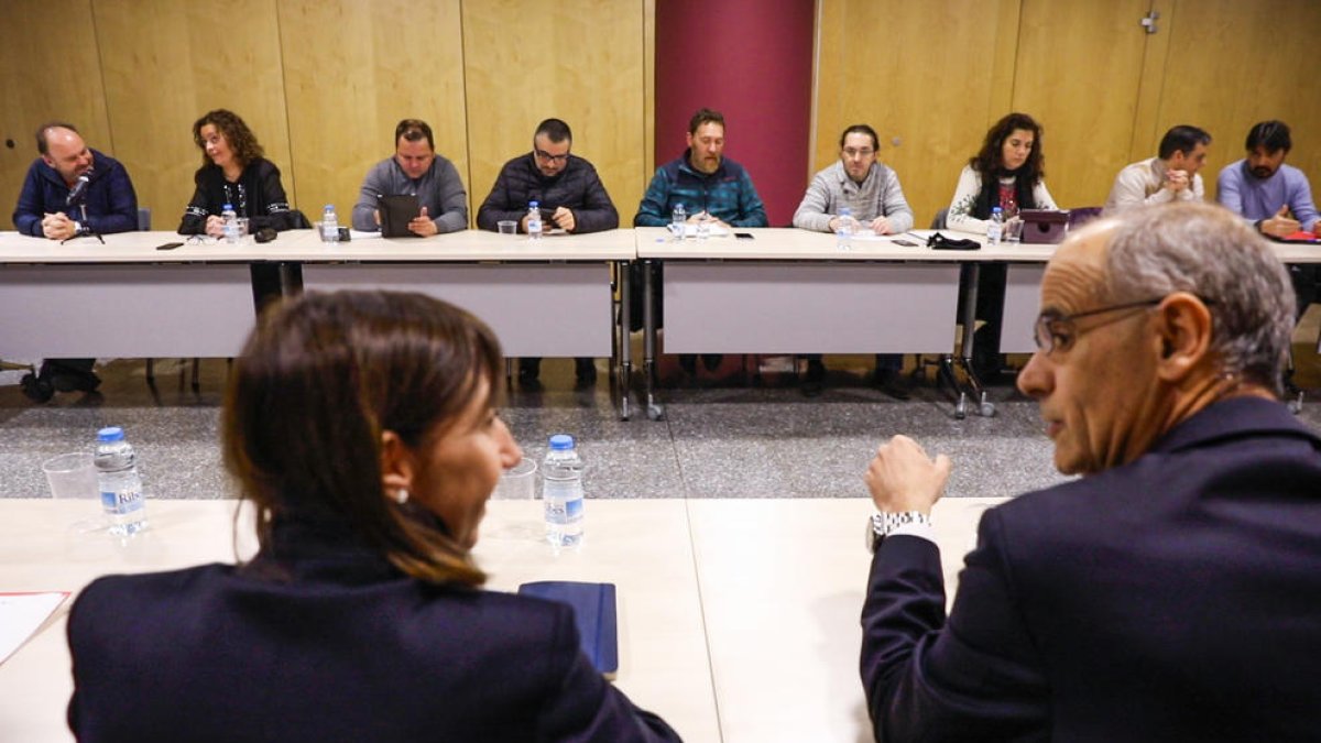 Govern i sindicats acorden renegociar la llei de la Funció Pública