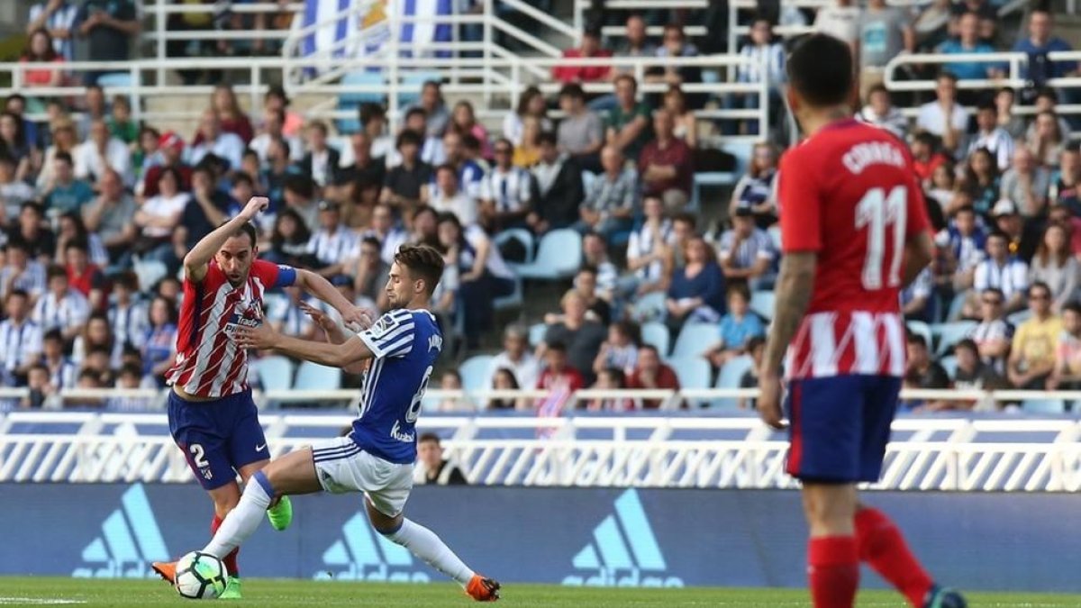 L'Atlètic de Madrid cau a Anoeta i deixa el Barça a tres punts del títol