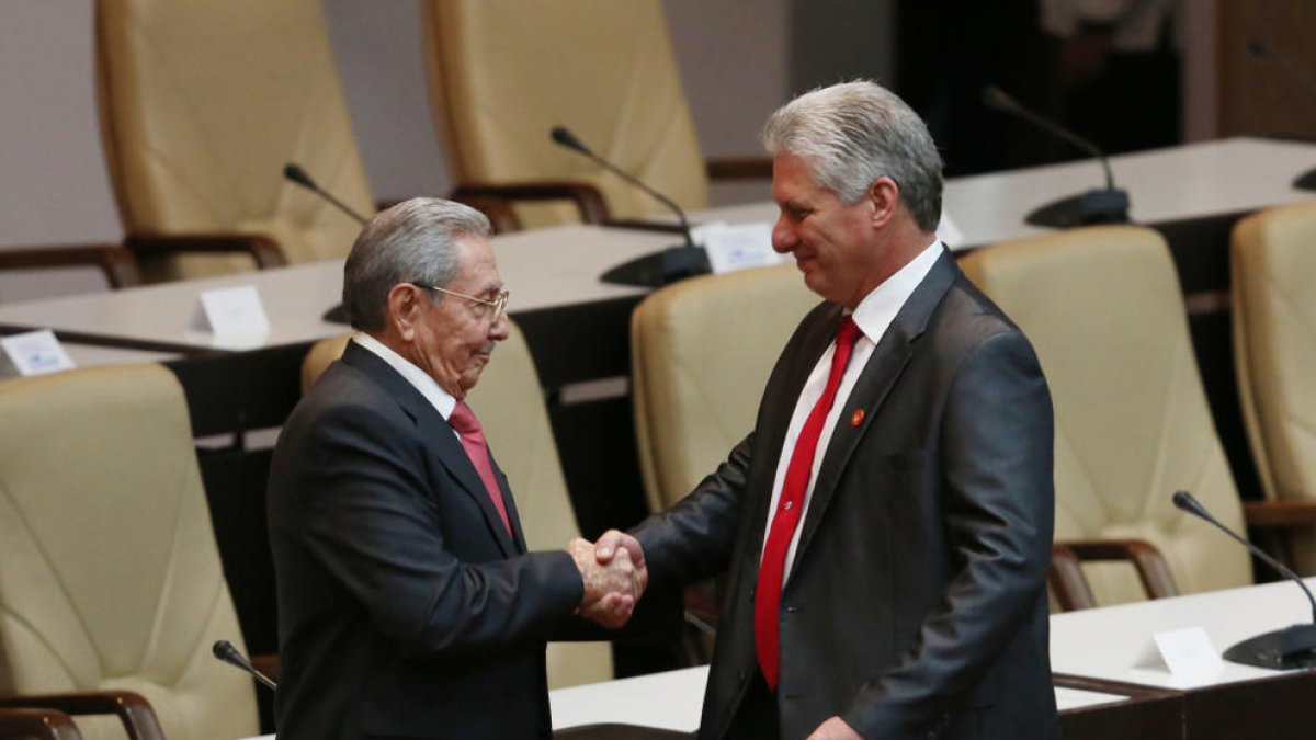 Miguel Díaz-Canel agafa el relleu dels Castro amb clara voluntat continuista