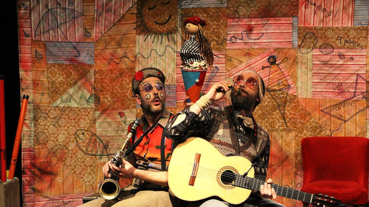 L'espectacle 'A cau d'orella' captiva els infants al Comunal