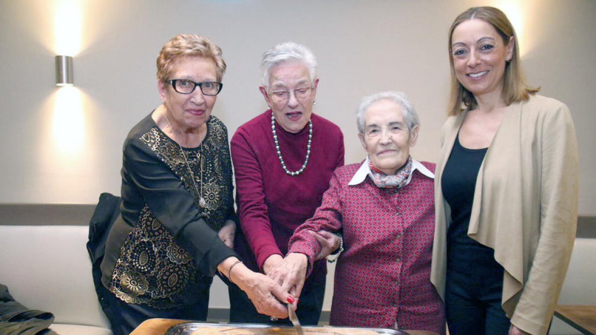 Pastís amb les padrines per celebrar Santa Àgueda