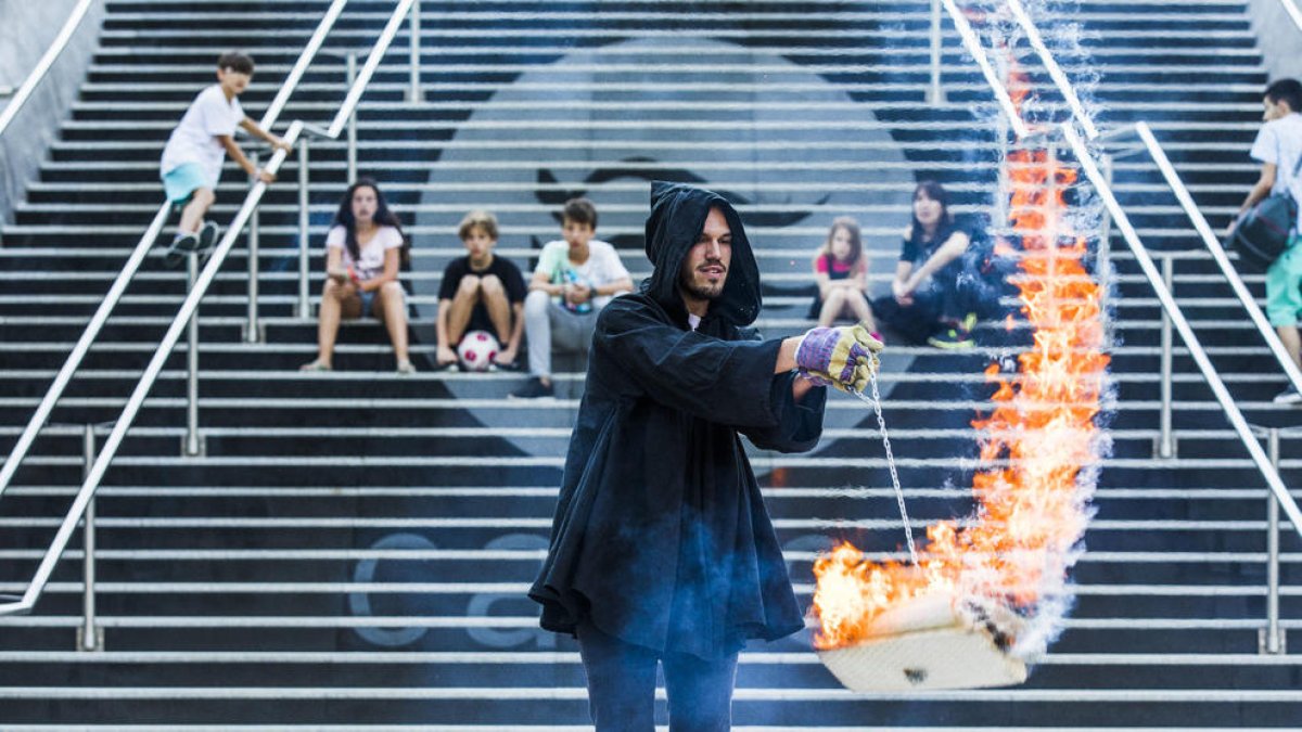 Escaldes assaja la cremada de falles abans de Sant Joan