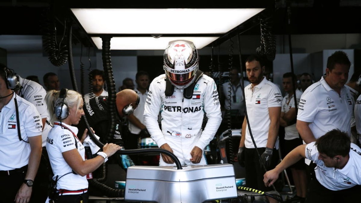 Hamilton fa la 'pole' en un altre doblet de Mercedes