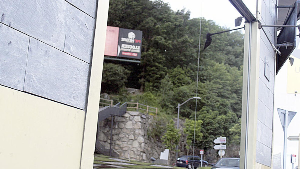 Presó per a dos dels arrestats per tràfic de droga en establiments d'oci