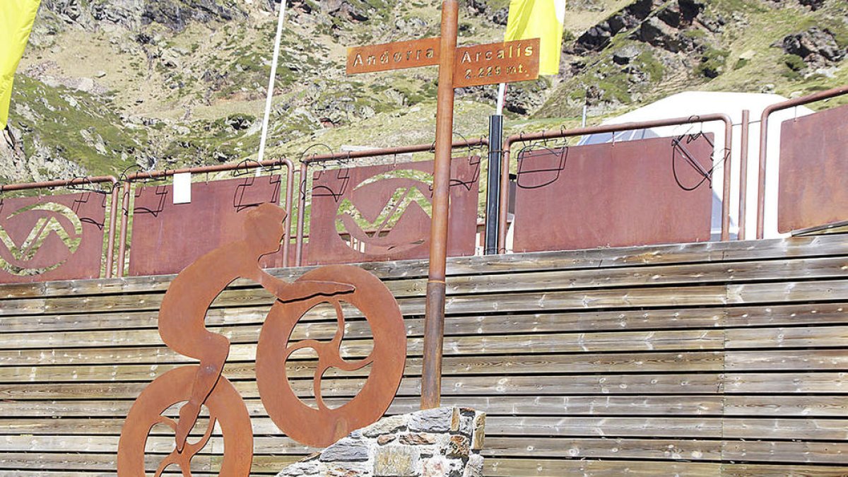 Nova escultura a Ordino en homenatge als ciclistes