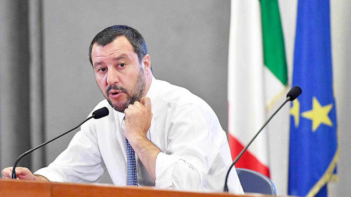Salvini insta a crear centres de migrants al sud de Líbia