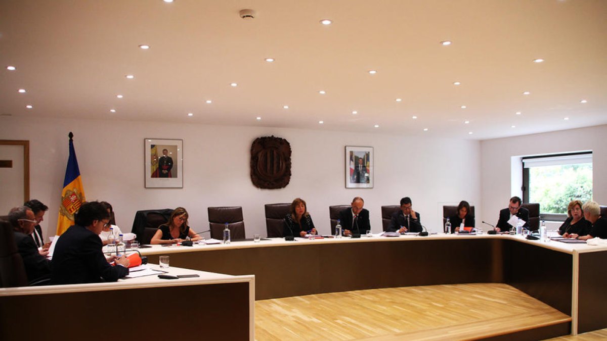 La minoria carrega contra l'acord amb FEDA