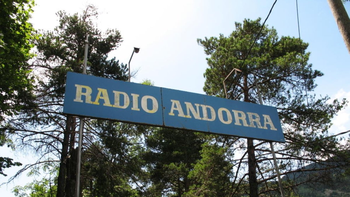 Les ràdios, relat polièdric