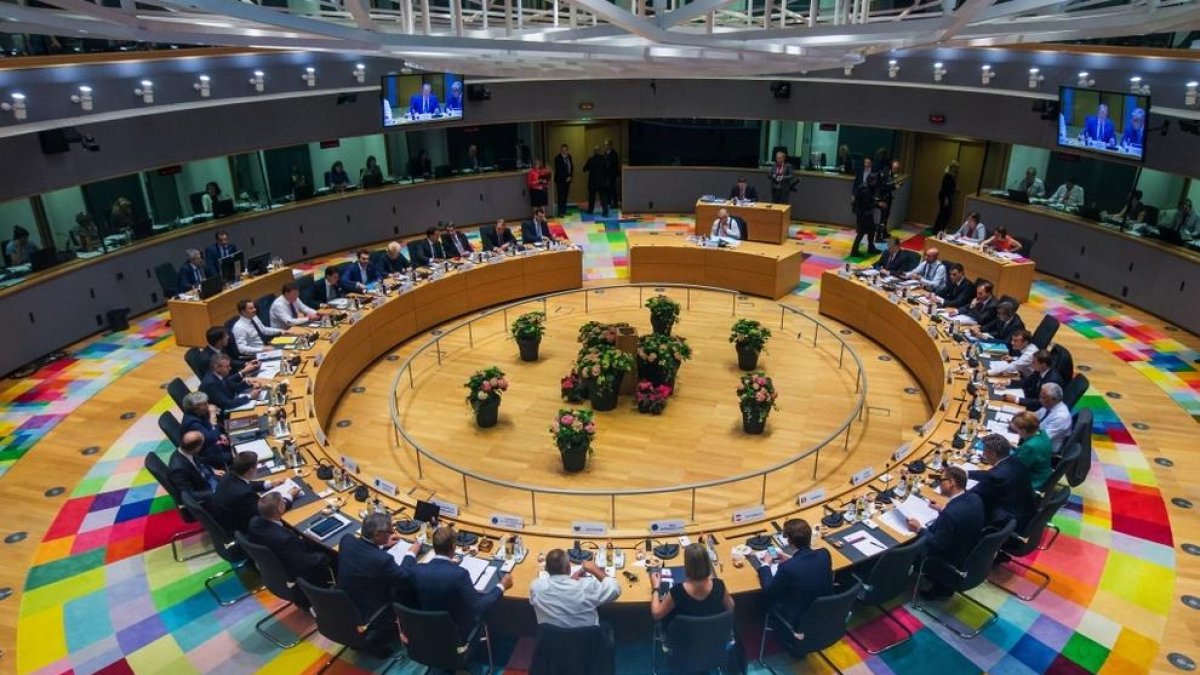 Acord de la UE per crear centres de migrants als països que s'hi avinguin