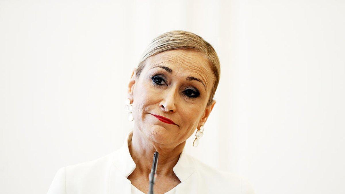Cifuentes dimiteix en divulgar-se el vídeo d'un furt en un supermercat