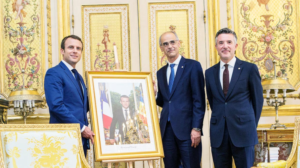 La visita de Macron facilita avançar les eleccions a Martí