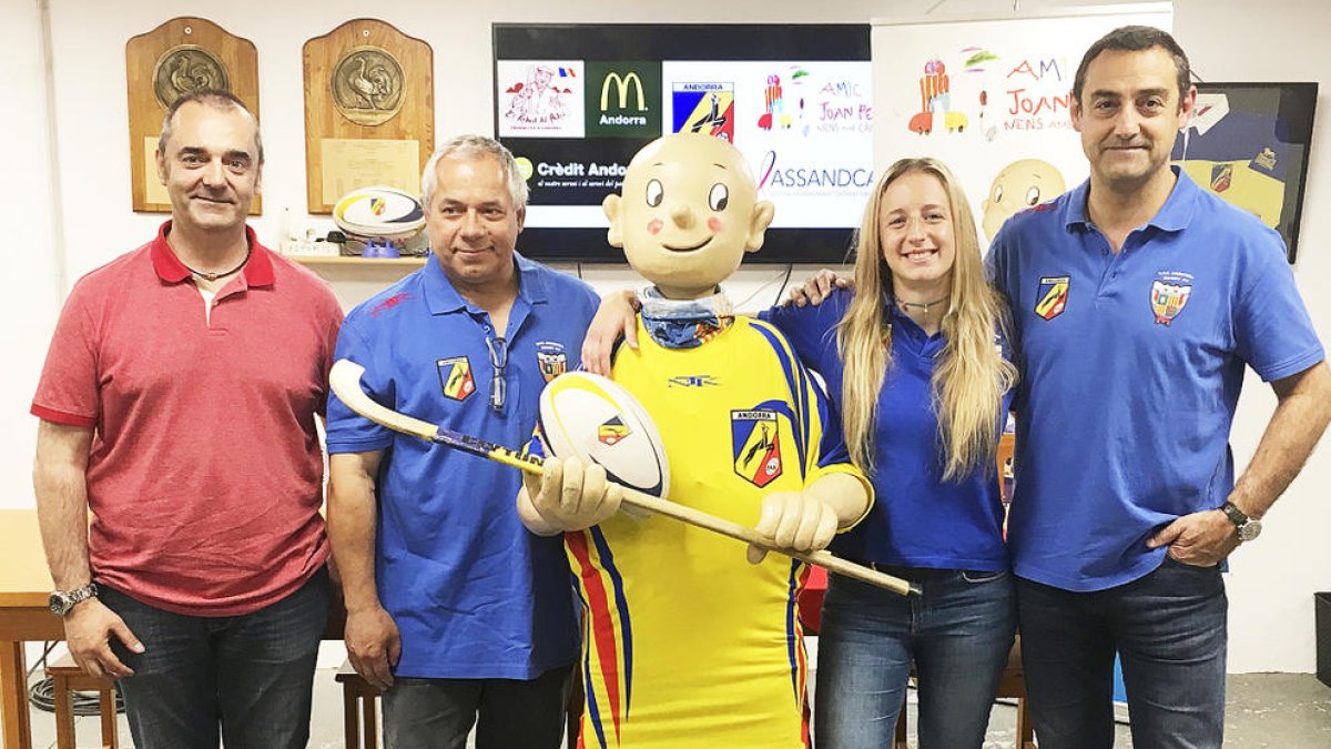 Rugbi i hoquei sumen forces contra el càncer infantil