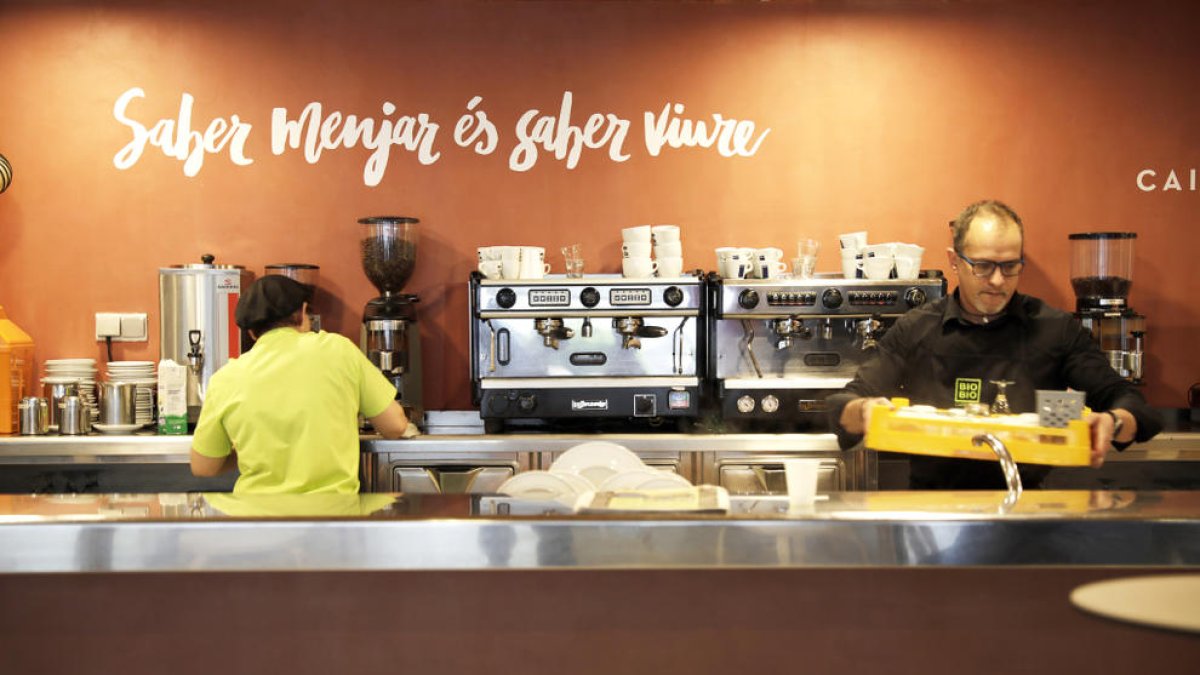 L'hospital paga 218.000 euros públics en 'cafès'