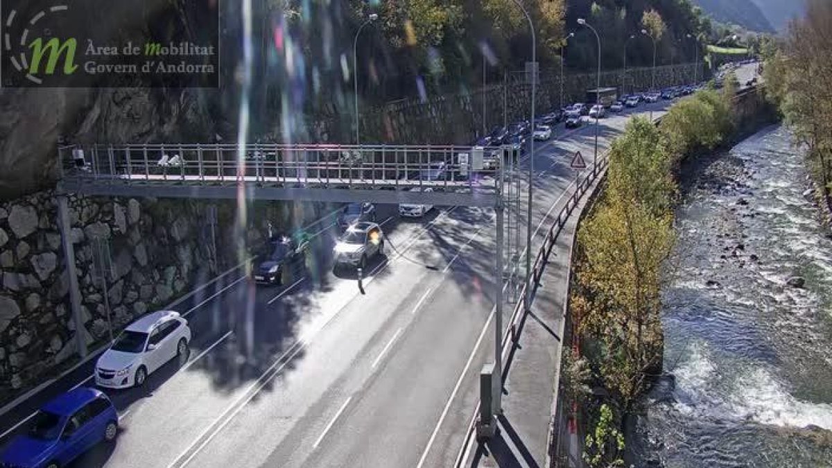 Retenció de tres quilòmetres d'entrada a Sant Julià en sentit nord