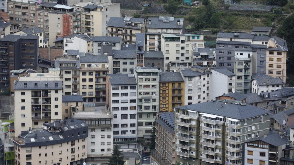 Alerta per la falta de pisos de lloguer per als temporers
