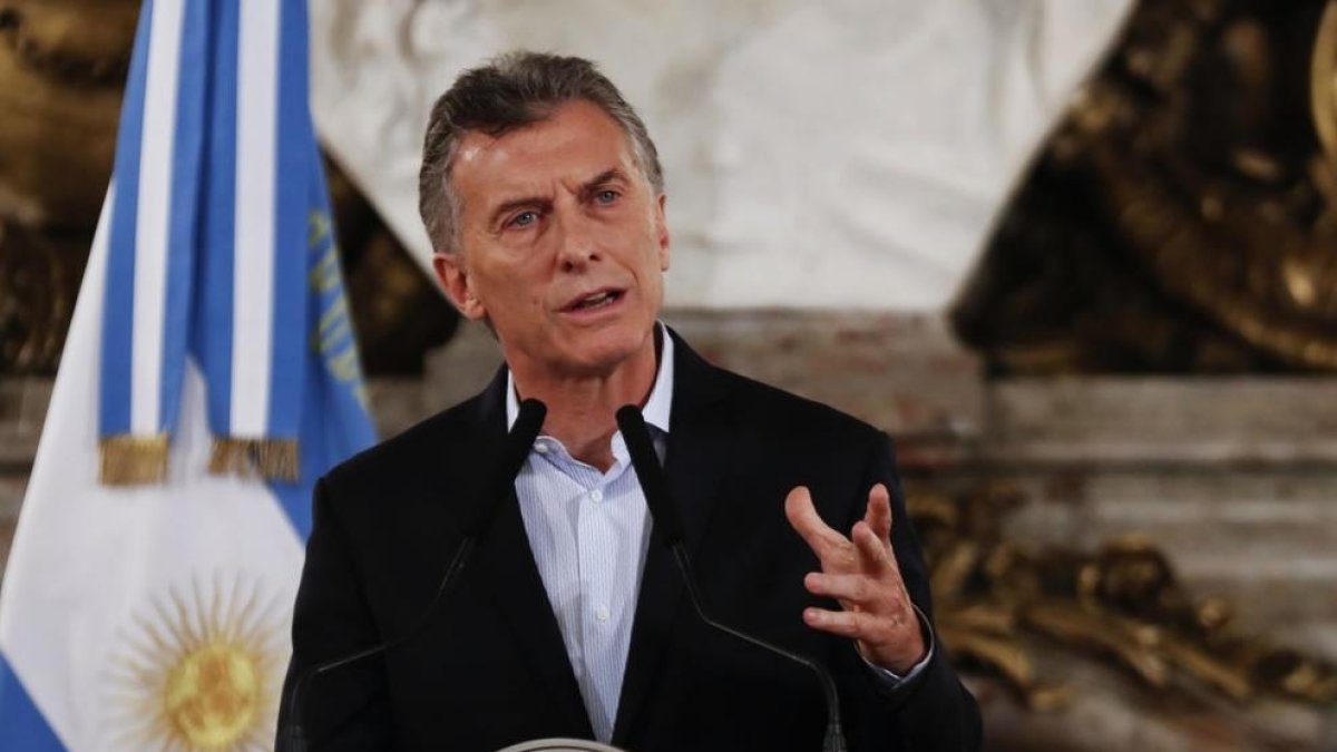 Macri anuncia un dur ajustament fiscal per frenar la crisi econòmica