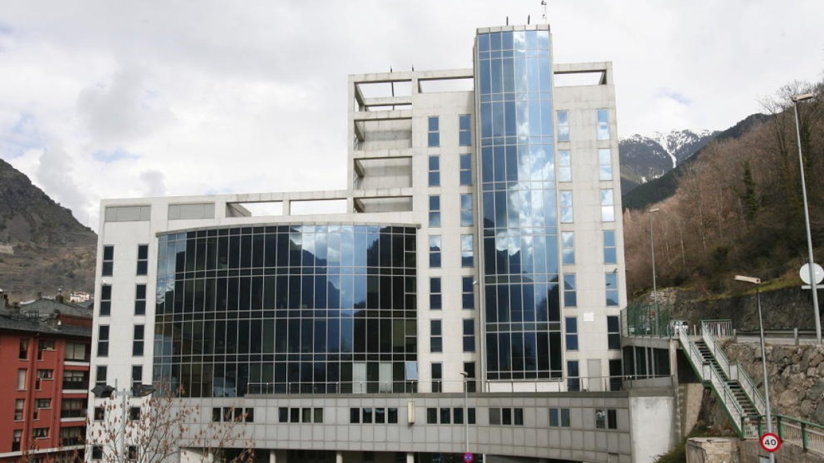 La justícia avala el control a policies amb patologies mentals