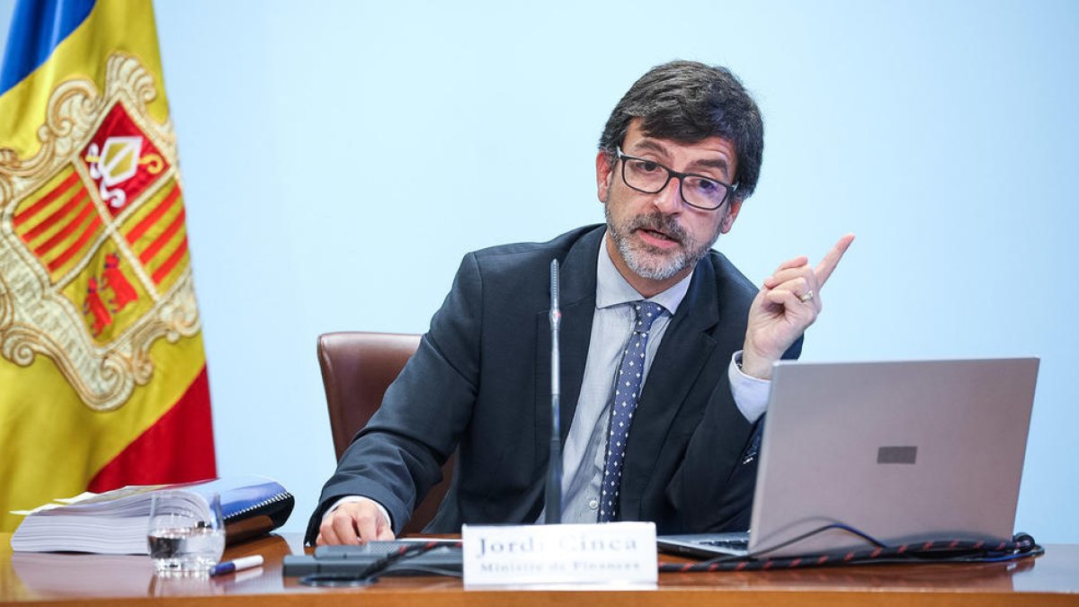 Cinca treu pit i recorda que si no hi hagués deute, el pressupost 2019 estaria equilibrat