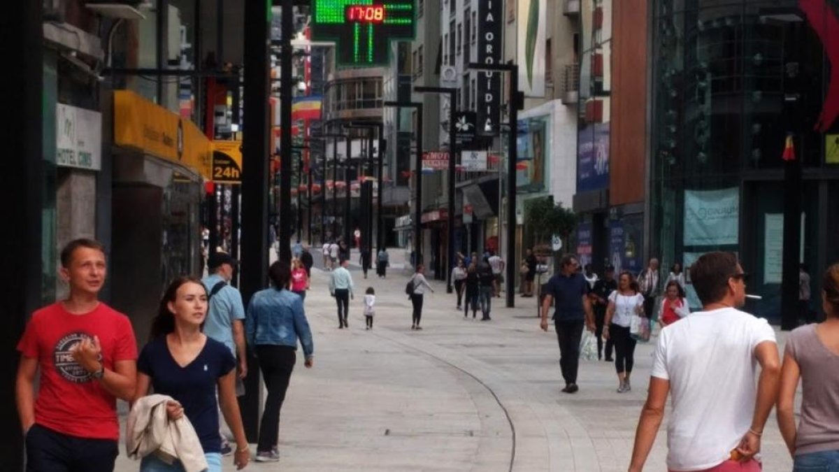 “Des d'ara mirarem el santoral”