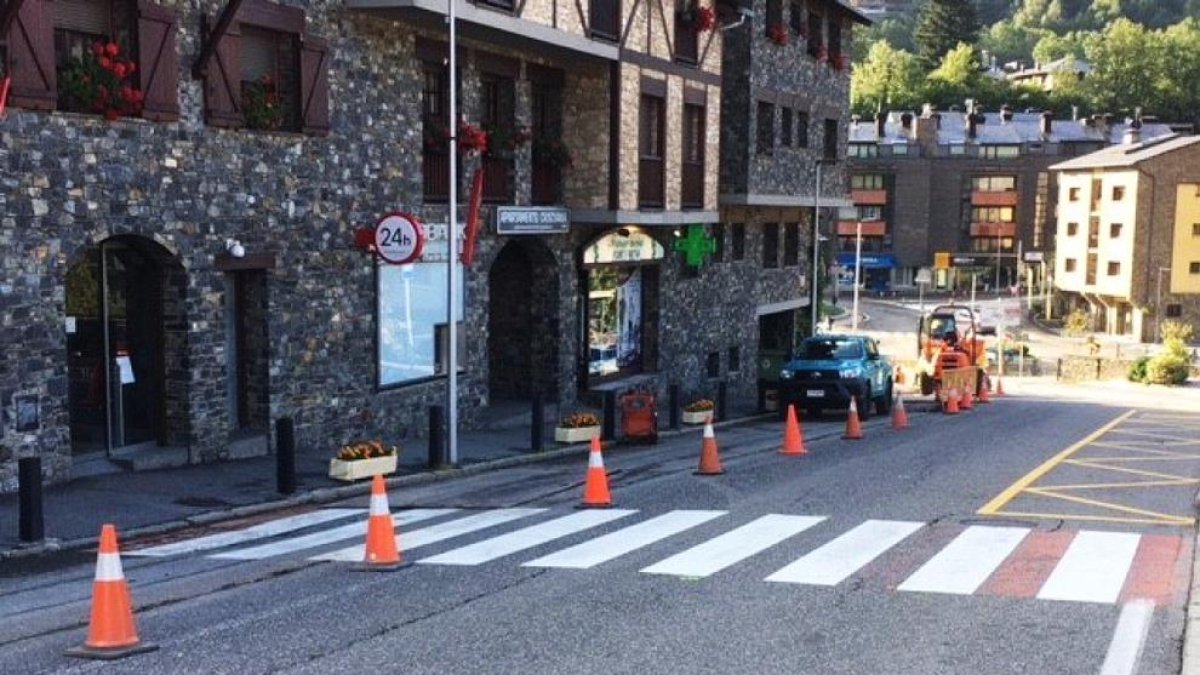 Talls d'aigua a Ordino per les obres en un col·lector