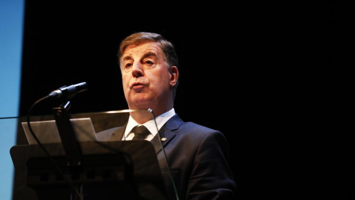 Casadevall afirma que els batlles treballaran amb “més dignitat” al nou edifici