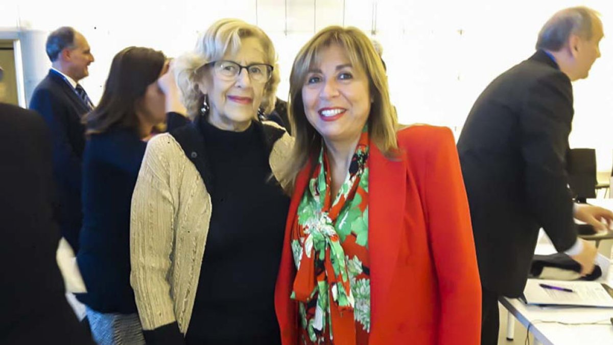 Conxita Marsol i Manuela Carmena durant Fòrum iberoamericà de governs locals a Madrid