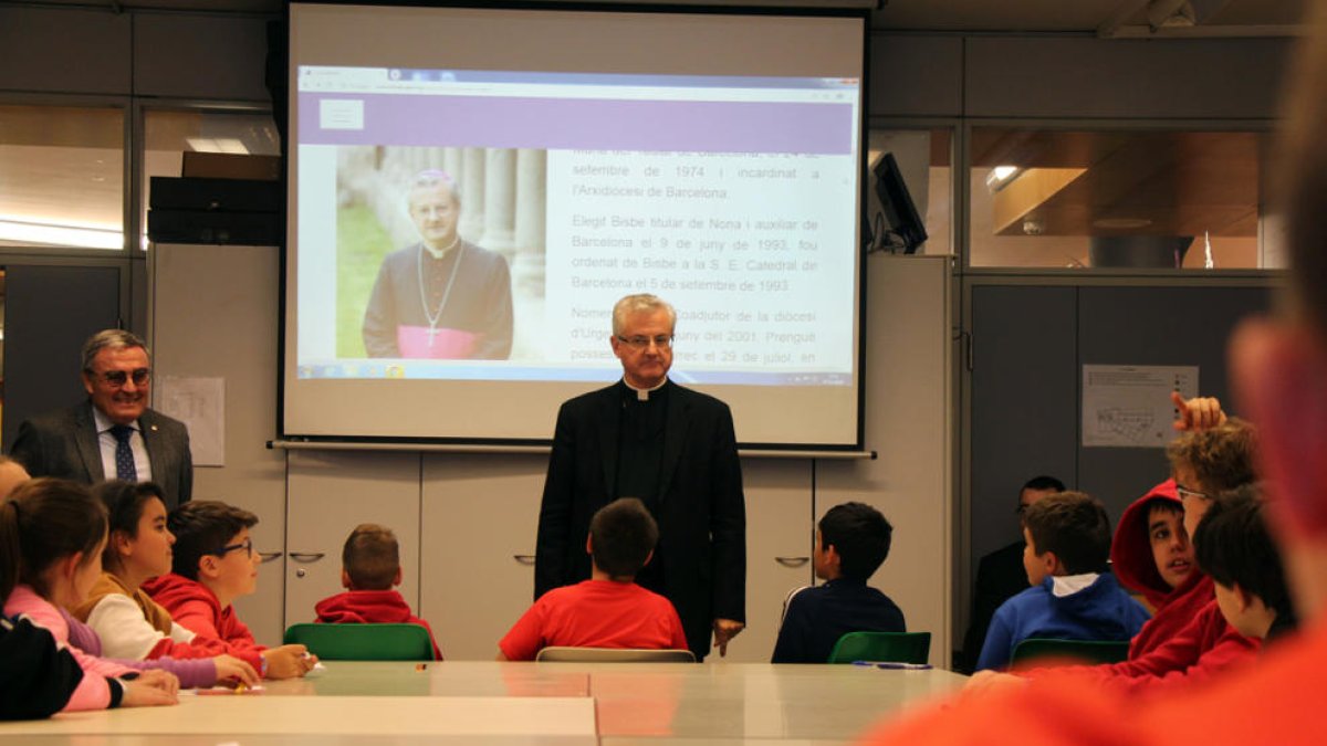 Vives anima els mestres a continuar la seva tasca