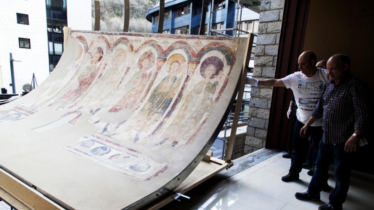 Santa Coloma estrena demà el 'mapping' dels frescos