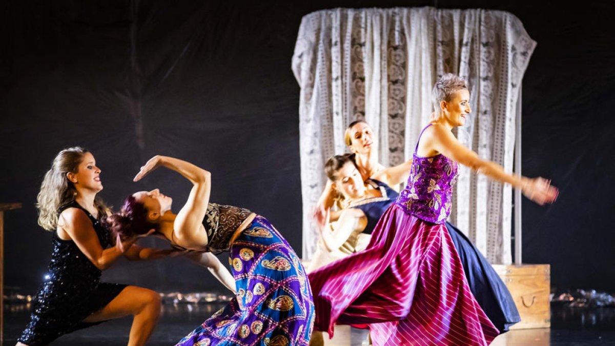 Uns 300 espectadors a l'estrena de Líquid Dansa