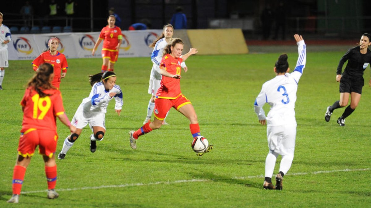 La selecció cau en l'estrena a casa