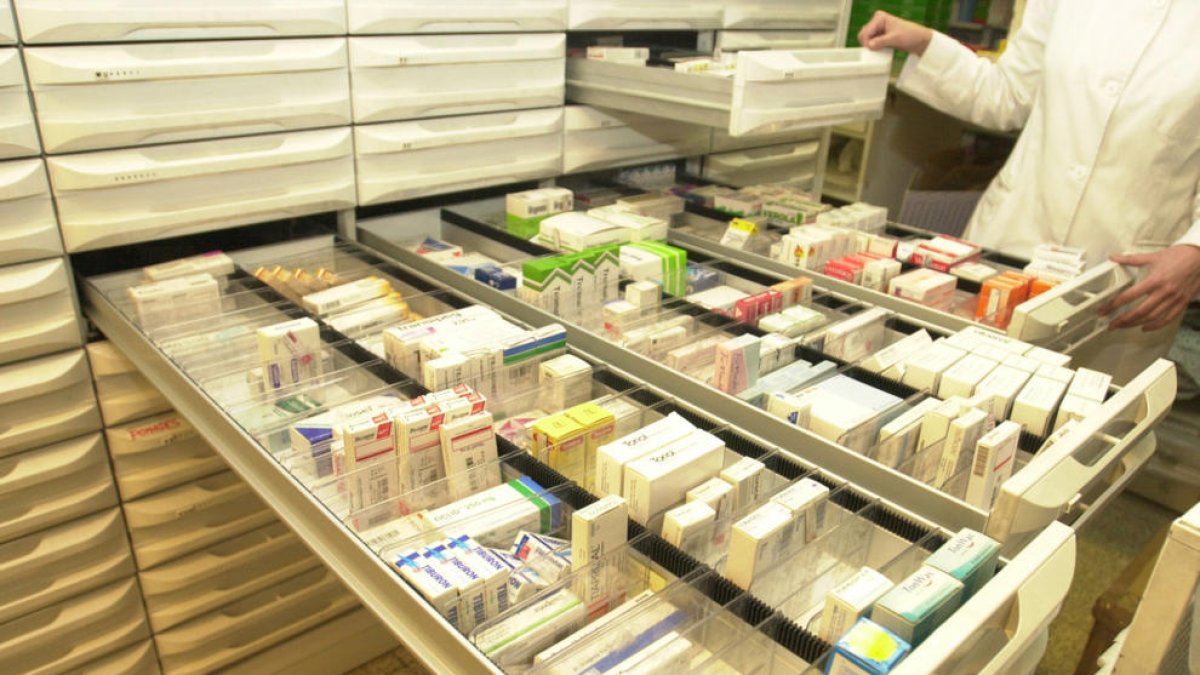 Turistes francesos al Pas de la Casa en recerca de fàrmacs