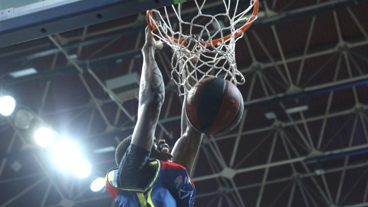 El MoraBanc atropella el Baskonia