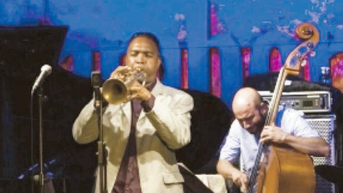 La pluja no espanta el públic dels cicles de música al carrer, amb més de 18.000 espectadors