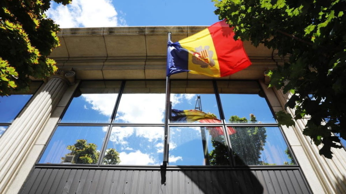 Dos advocats processats pel blanqueig d'una prima