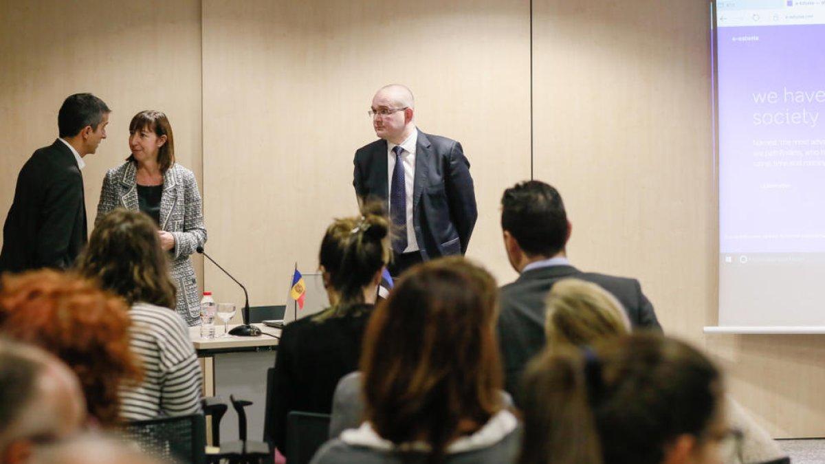 Ensenyen el model digital estonià als funcionaris