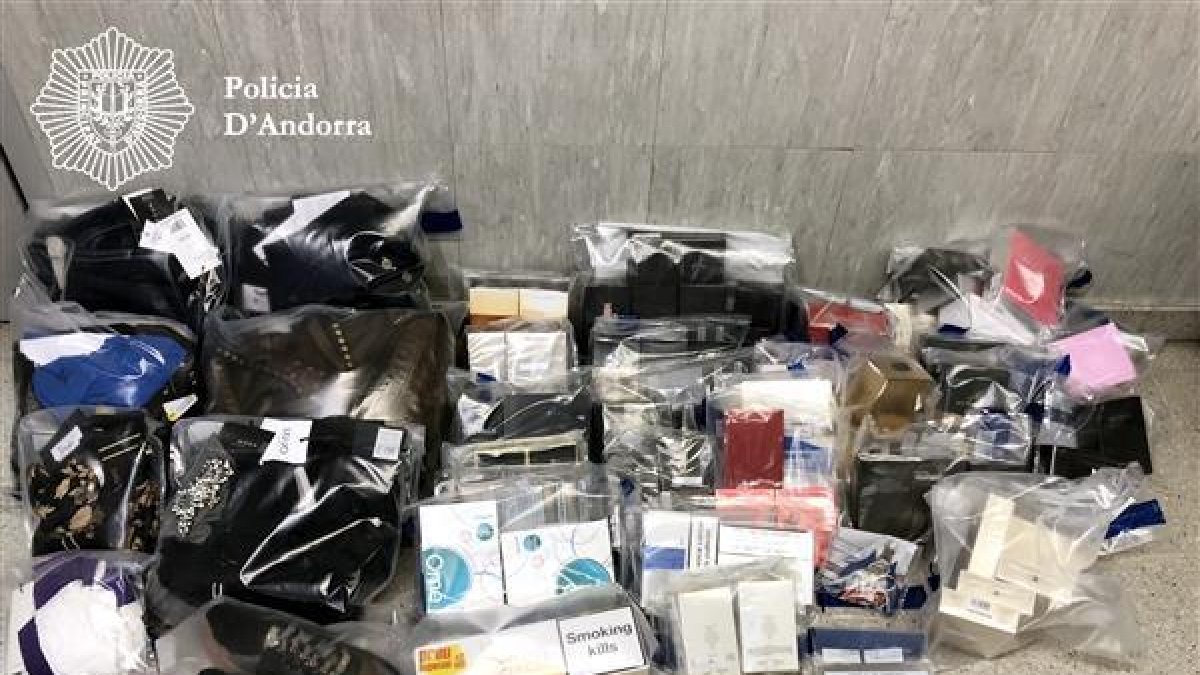 Detinguts per robar mercaderia amb un valor de 7.200 euros