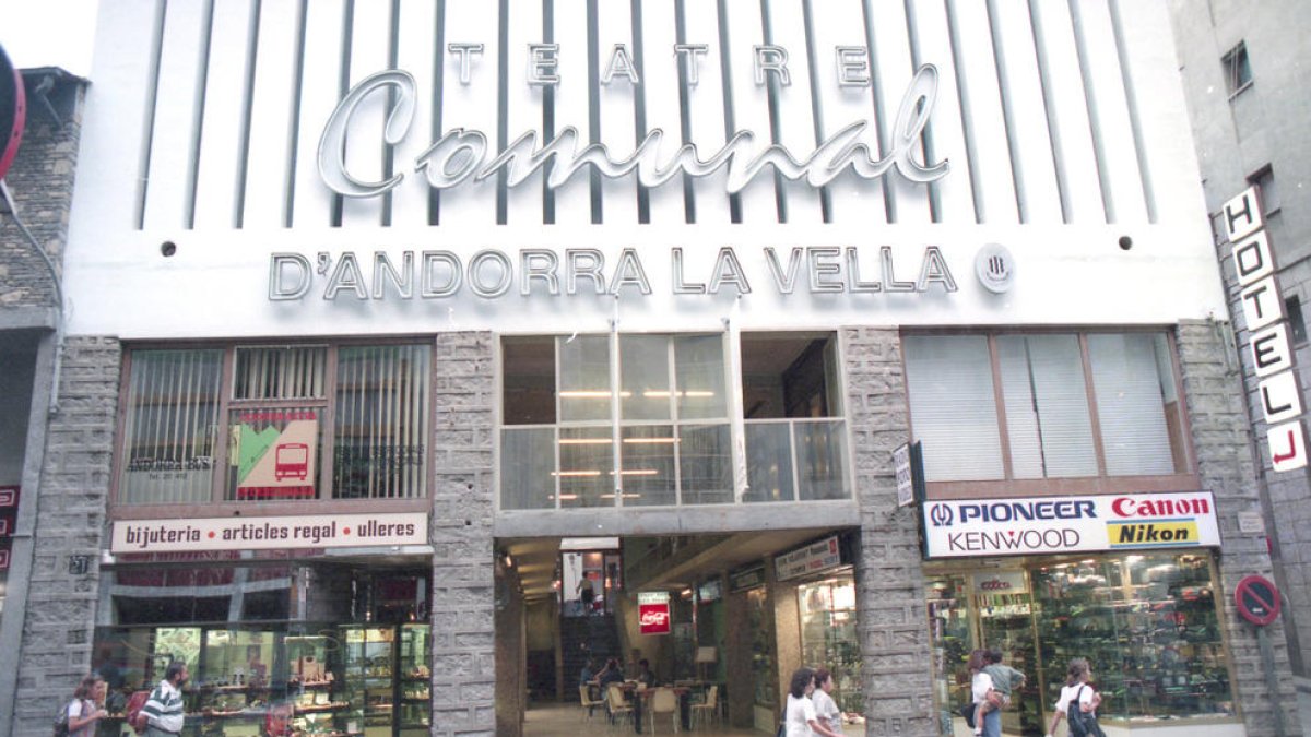 Entrada del Teatre Comunal, 1994