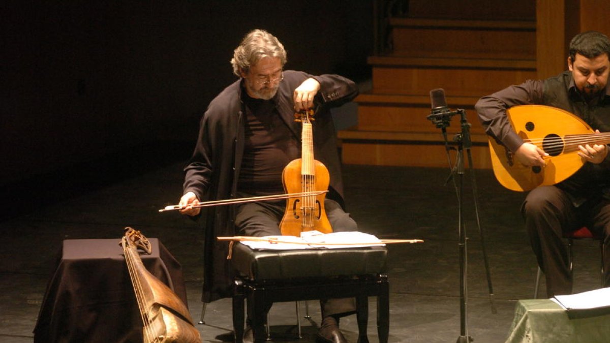 “Col·laborem a destrossar vides innocents, i tot pel negoci”