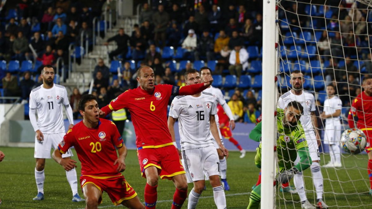 Un gol de Cristian Martínez dona un punt heròic a la selecció (1-1)